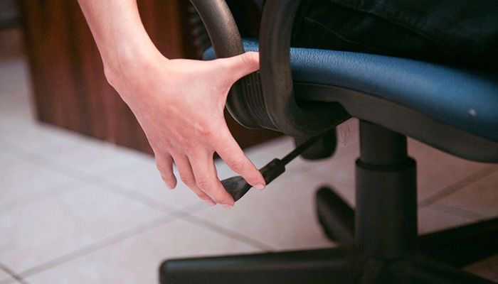 Компьютерное кресло как регулировать высоту